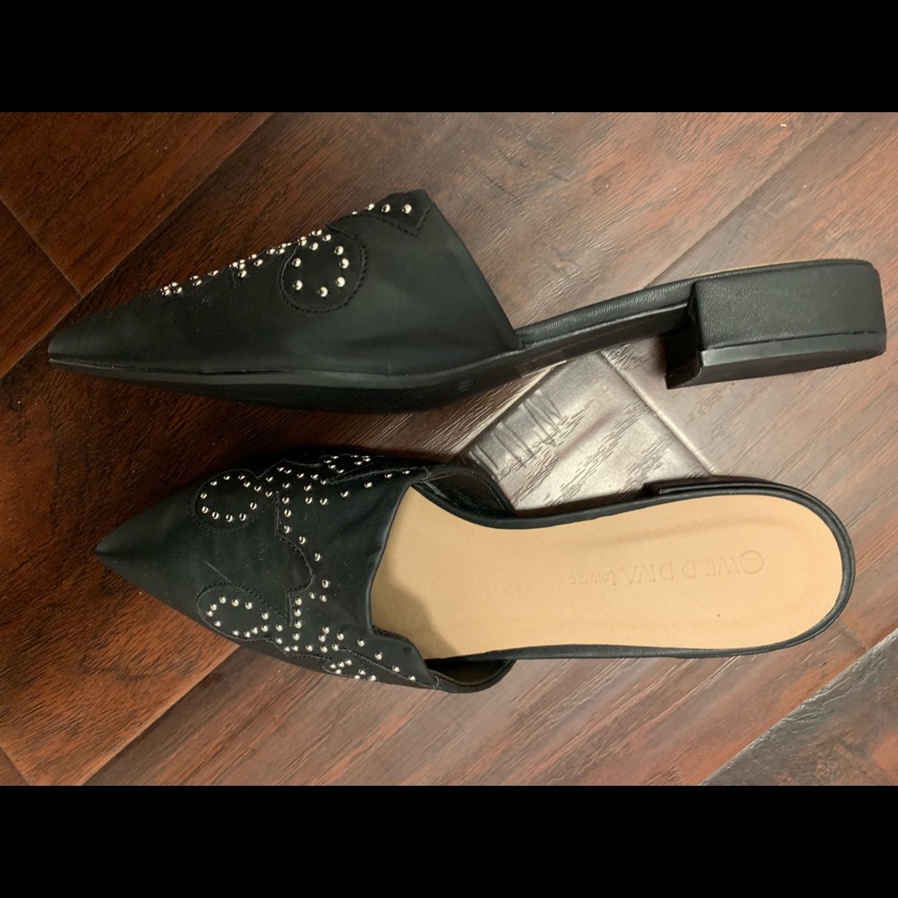 NWOT Studded mules with pointed toe